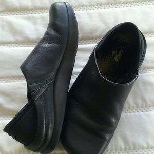 Black Earth comfort shoes size 8.5